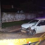 Colisão contra poste deixa condutora ferida e causa apagão no Jardim Coopagro em Toledo