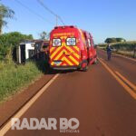 Caminhão carregado de frangos tomba na PR-239 entre Toledo e Vila Nova