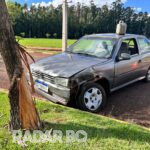 Motorista perde controle e colide contra árvore na avenida União em Toledo