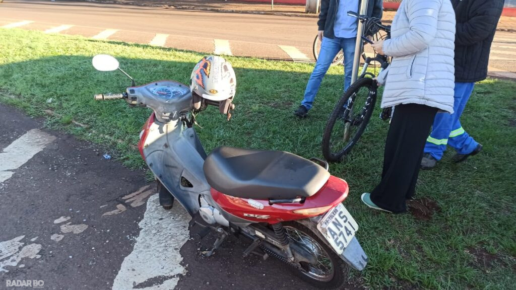 Ciclista fica ferido em colisão com moto na rotatória do Jardim Panorama em Toledo