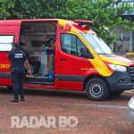 Motociclista cai ao frear bruscamente para evitar colisão em frente à rodoviária de Toledo