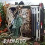 Falha mecânica causa tombamento de caminhão na PR-581 perto de Tupãssi