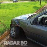 Motorista perde controle e colide contra árvore na avenida União em Toledo