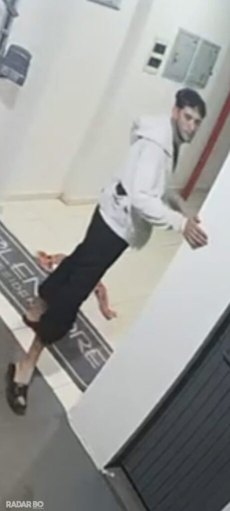 Câmeras flagram homem entrando facilmente em condomínio no bairro Tocantins em Toledo