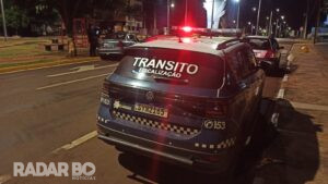 Motorista fica ferido após colidir veículo contra árvore na avenida Maripá, em Toledo