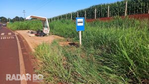 Casal fica ferido após moto colidir contra ponto de ônibus na PR 317 entre Toledo e Assis