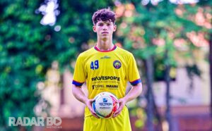 Amistosos e treinos observam talentos para o futebol toledano