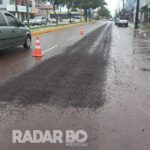 Faixa da Avenida Parigot de Souza interditada após caminhão espalhar pedras