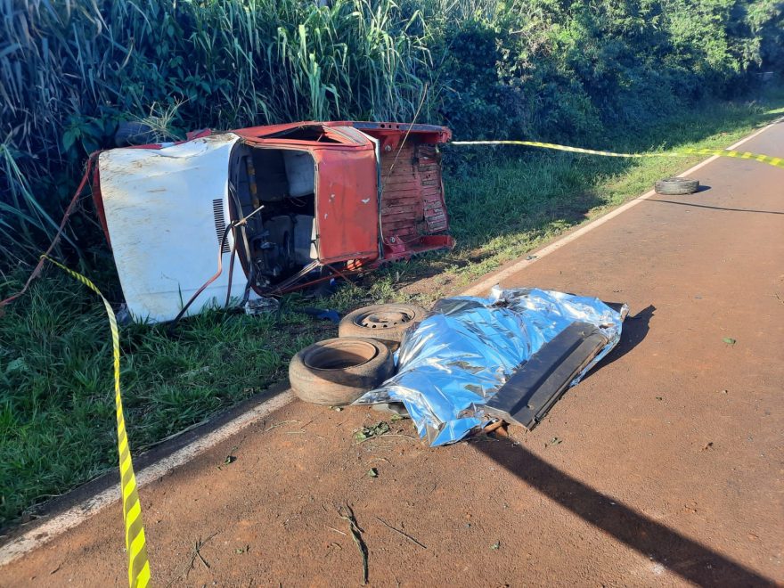 Fiat Uno desgovernado bate em barranco e motorista morre na PR-473