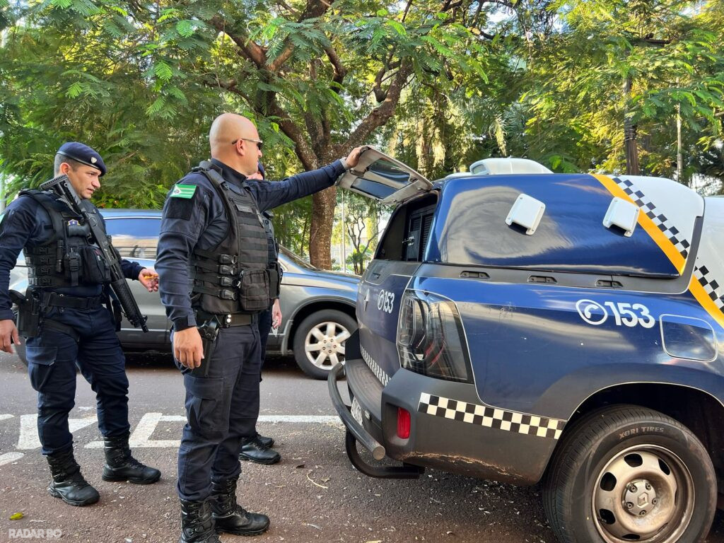 Casal em situação de rua causa confusão, agressão e dano na Biblioteca Municipal de Toledo