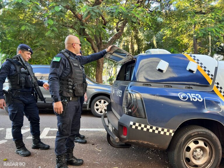 Casal em situação de rua causa confusão, agressão e dano na Biblioteca Municipal de Toledo