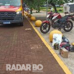 Motociclista cai ao frear bruscamente para evitar colisão em frente à rodoviária de Toledo