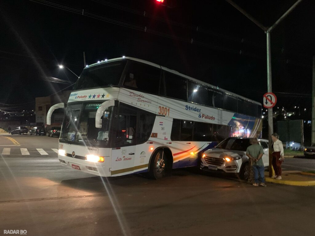 Ônibus de turismo de Toledo se envolve em acidente no Jardim Europa