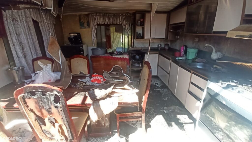 Casa é totalmente destruída por incêndio em Concórdia do Oeste