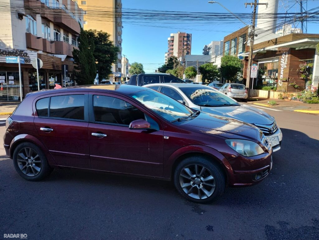 Colisão no centro de Toledo envolve carro de Marechal Rondon e veículo local