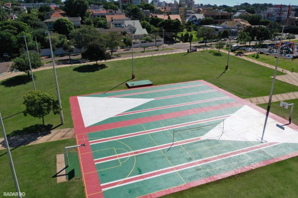 Parque Diva Paim Barth e Estádio 14 de Dezembro em Toledo ganham nova pintura