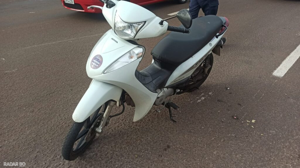 SAMU atende motociclista ferida após acidente na Rua Rui Barbosa em Toledo
