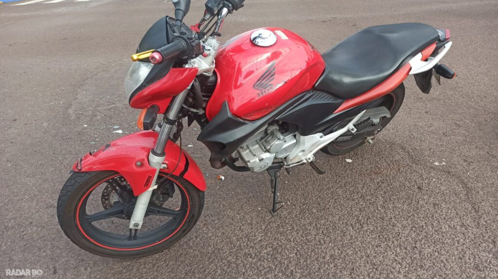 Motociclista fica ferido em acidente com carro perto da Prefeitura de Toledo