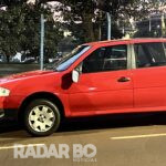 Ciclista fica ferido após bater em dois carros estacionados em avenida de Toledo