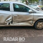 Chevrolet Onix e Ford Fiesta se envolvem em acidente no centro de Toledo