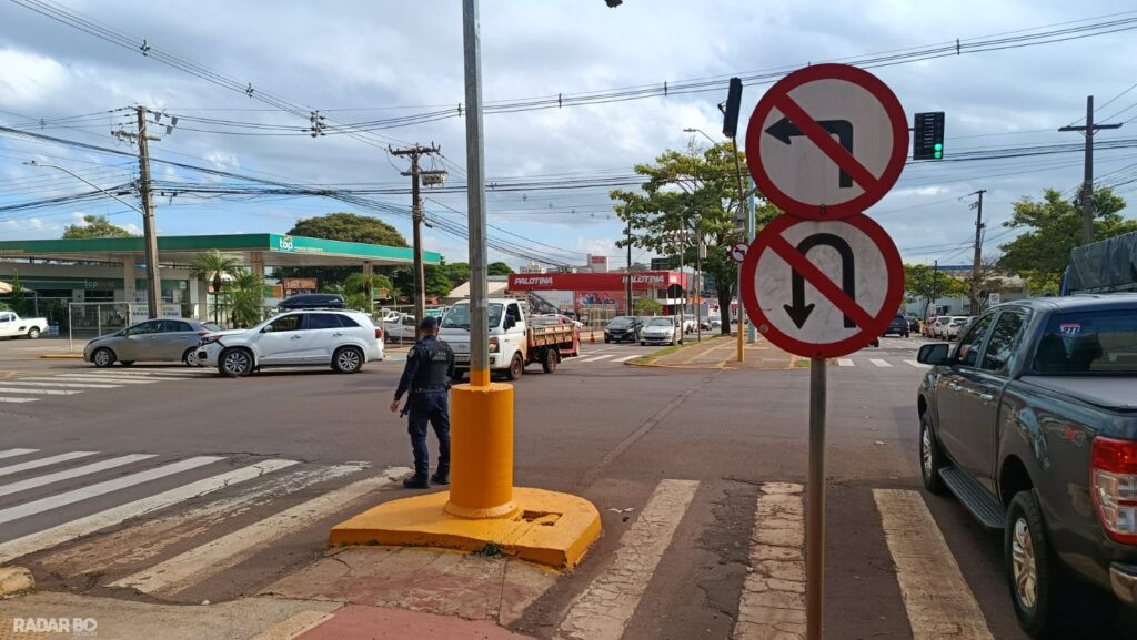 Colisão entre dois carros é registrada na área central de Toledo