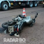 Motociclista fica gravemente ferido em colisão traseira com caminhão em Toledo