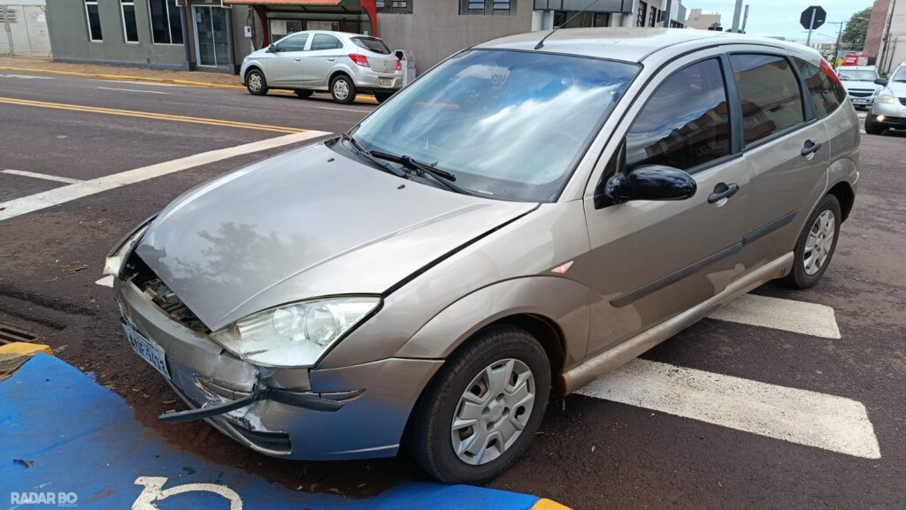 Chevrolet Onix e Ford Fiesta se envolvem em acidente no centro de Toledo