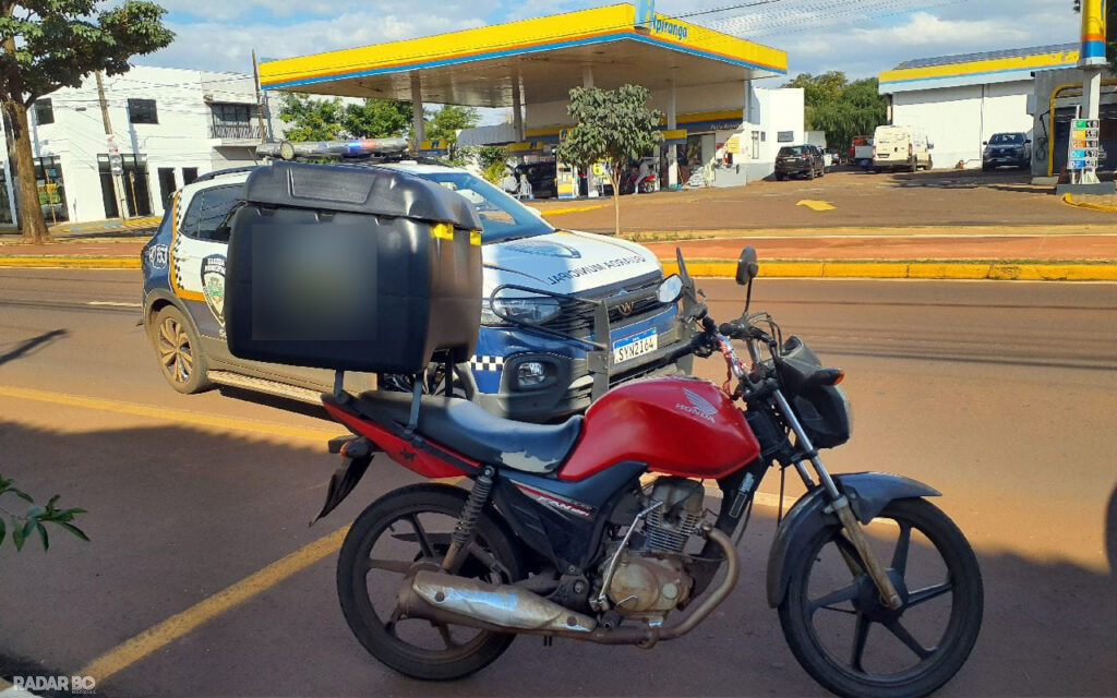 Moto com débitos e usada para manobras perigosas é apreendida em Toledo