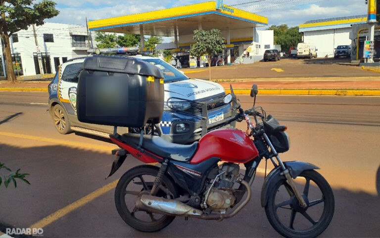 Moto com débitos e usada para manobras perigosas é apreendida em Toledo