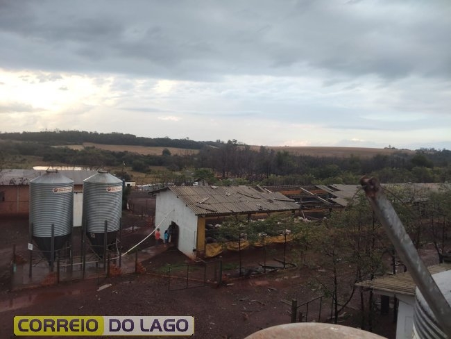 Vendaval atinge zona rural de Santa Helena e causa destruição