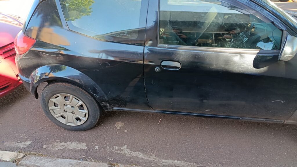 Adolescente de 15 anos fica ferida em colisão entre bicicleta e carro na rotatória do Jardim Bressan