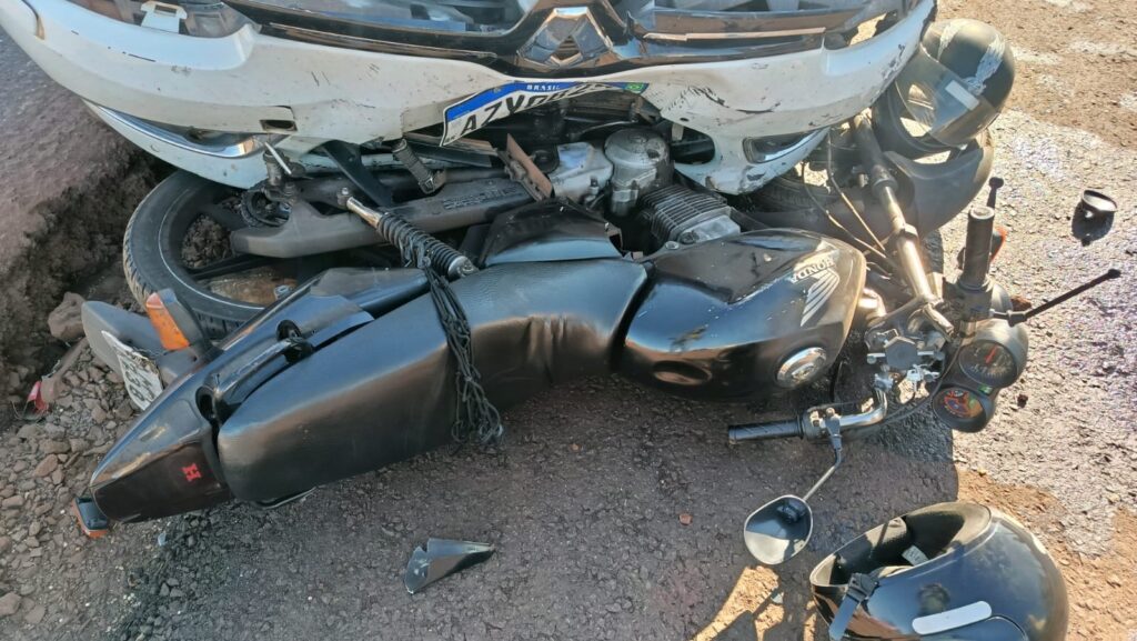 Colisão entre carro e moto deixa dois feridos na saída de Toledo para a BR-163