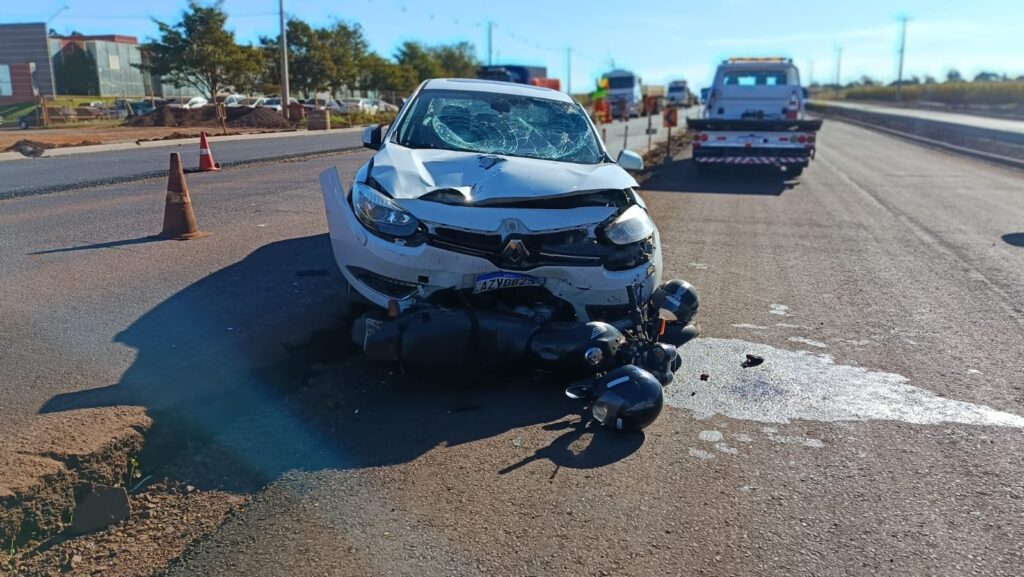 Colisão entre carro e moto deixa dois feridos na saída de Toledo para a BR-163