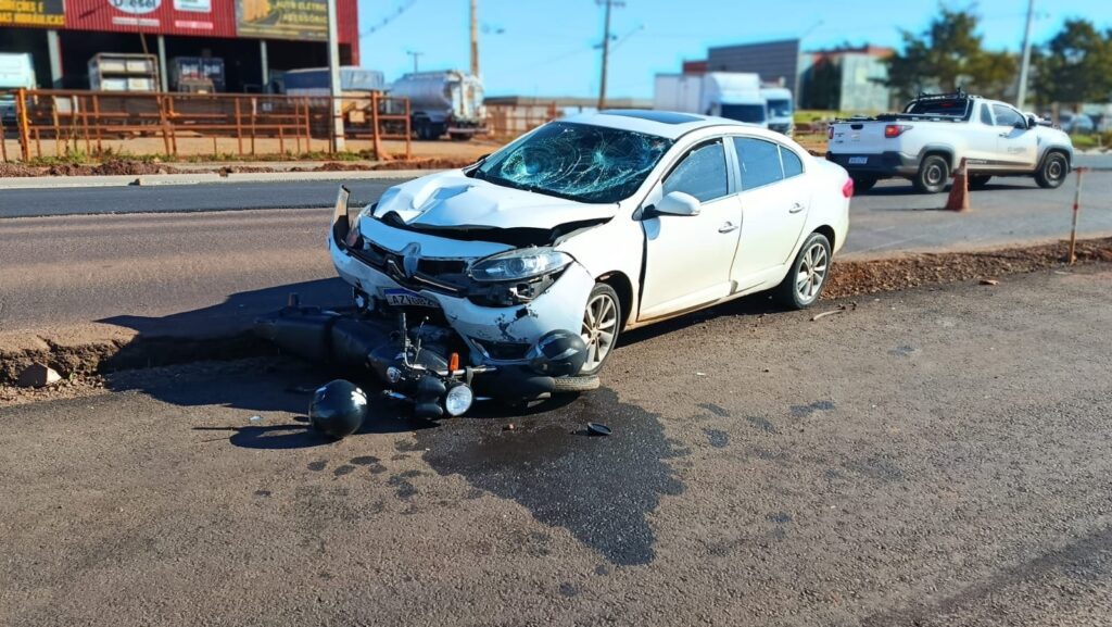 Colisão entre carro e moto deixa dois feridos na saída de Toledo para a BR-163