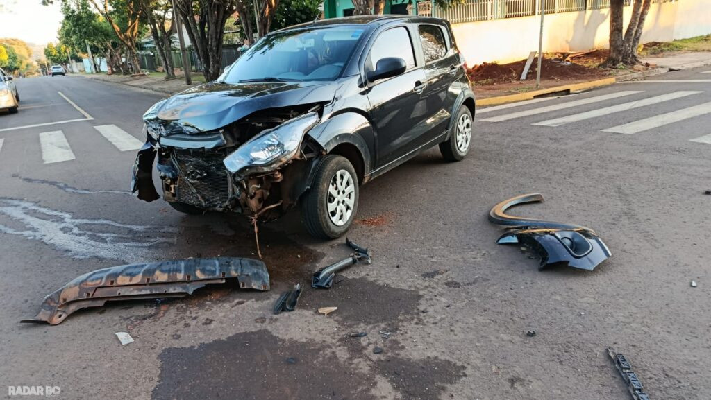 Ocupantes de carro fogem após acidente no final da tarde em Toledo