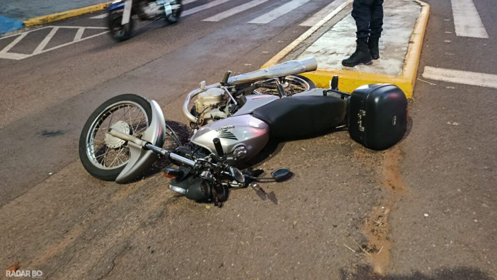 Motociclista sofre ferimentos leves após colisão no Jardim La Salle