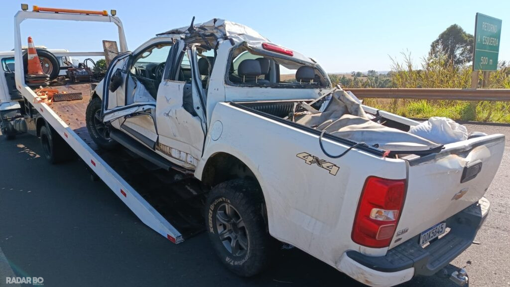Jovem de 24 anos fica ferido em capotamento de caminhonete na BR-163, em Toledo