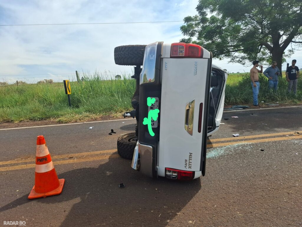 Capotamento na PR-496 deixa passageira ferida e mobiliza equipes de socorro em Terra Roxa