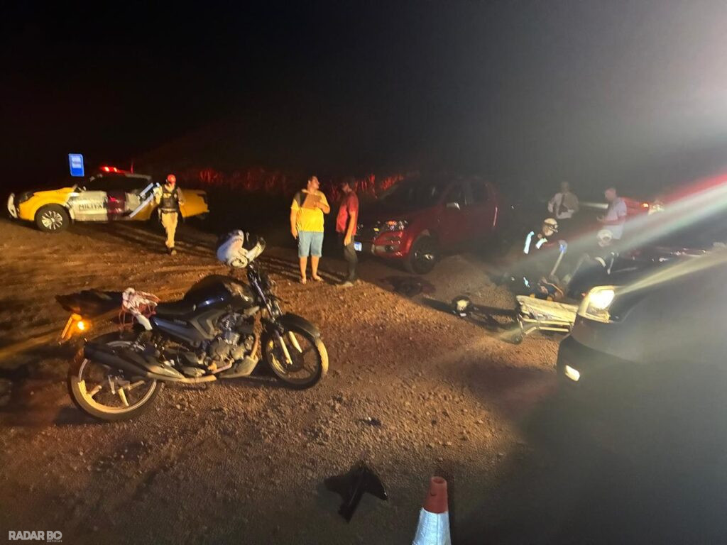 Colisão entre moto e carro deixa motociclista ferido na PR-182 em Maripá