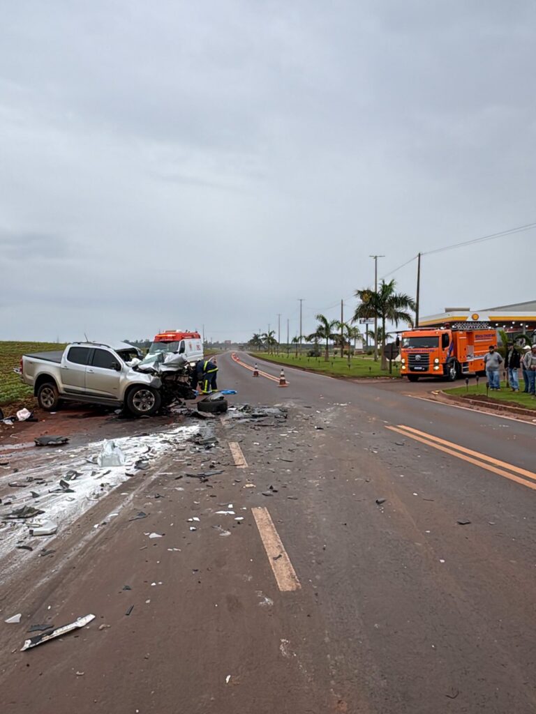 Vídeo: Motorista de 37 anos morre após S-10 bater em carreta na PR-239 entre Toledo e Assis