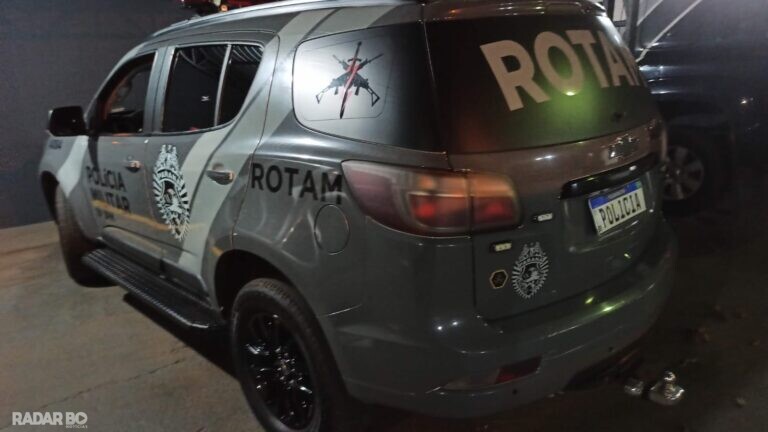 Mulher chega em casa com filho de 3 anos e encontra desconhecido deitado na residência em Toledo