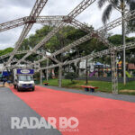 Decoração de Natal começa a transformar Toledo para a programação de fim de ano